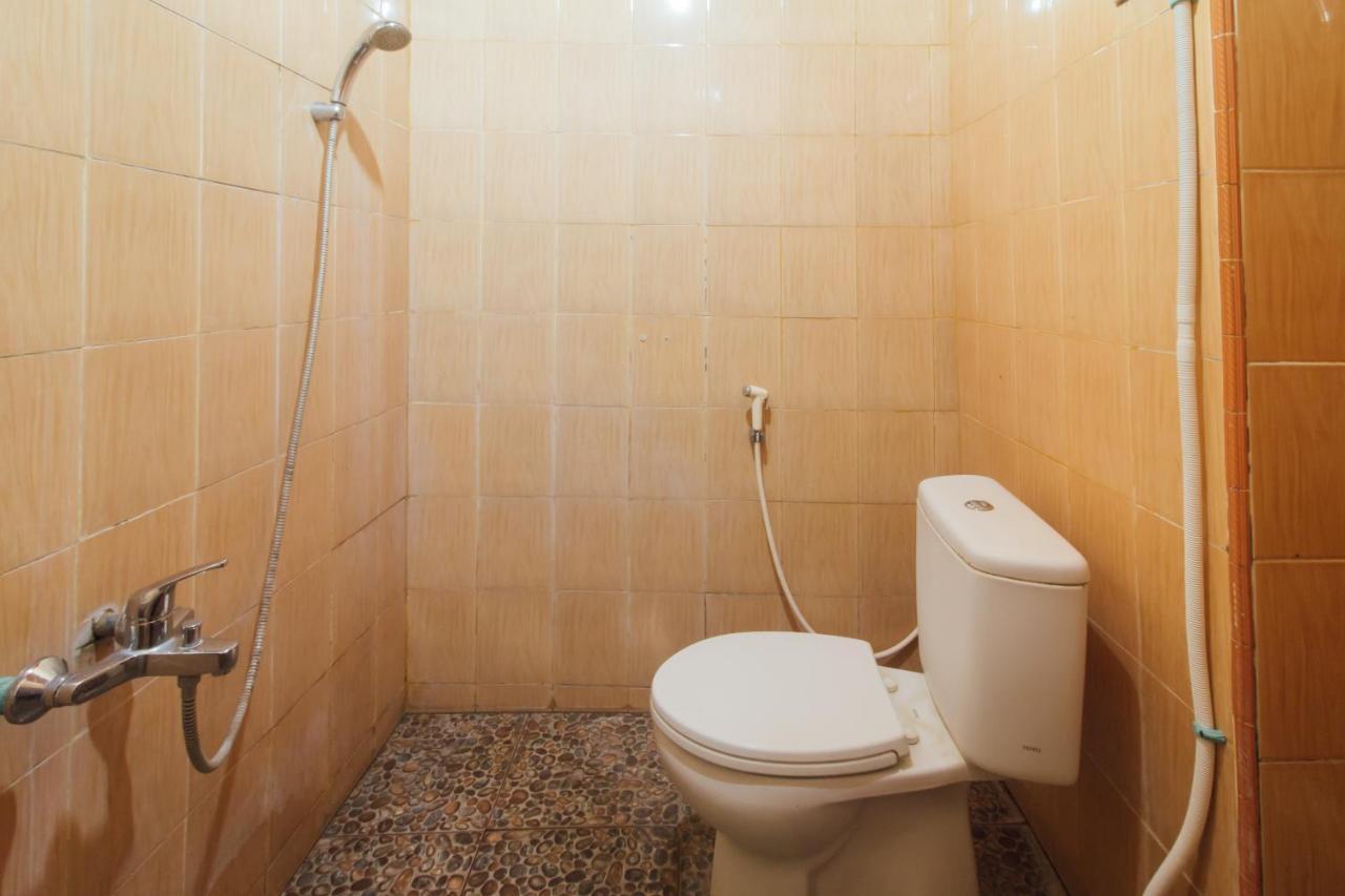 Vaccinated Staff - Oyo 1300 Crecia Guest House Hatu Exterior photo